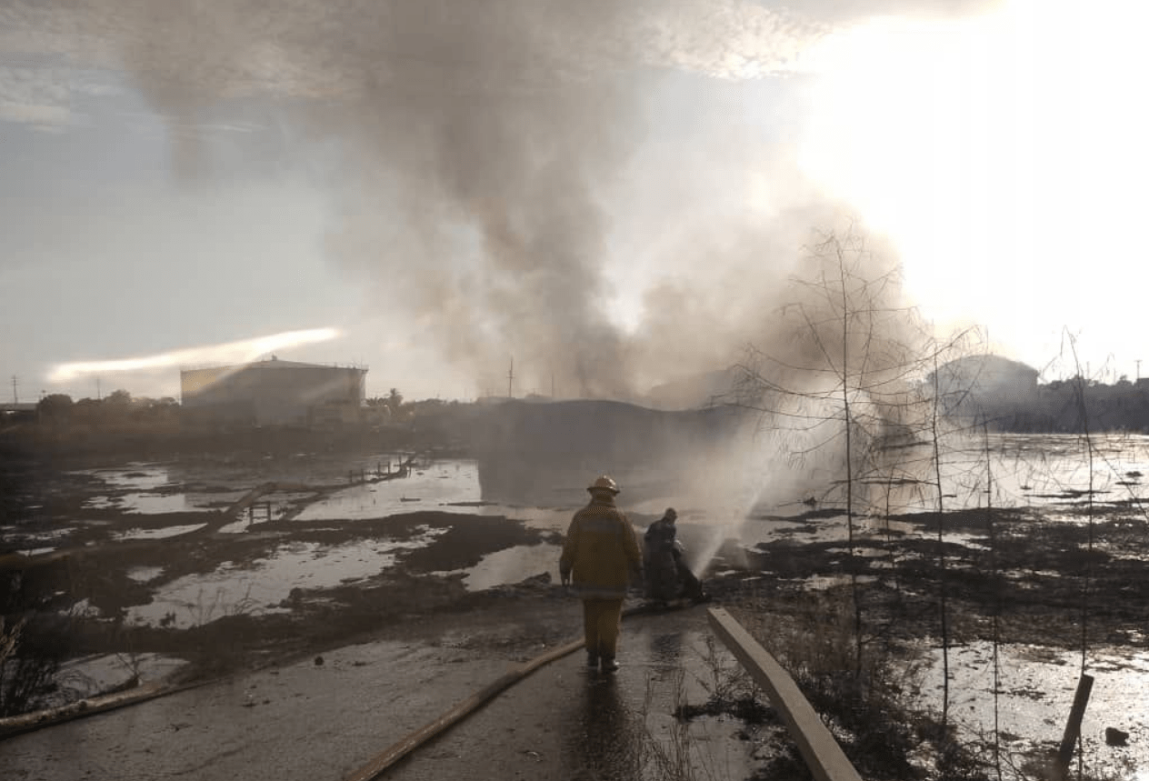 Bomberos lograron mermar las llamas en tanque de almacenamiento de Pdvsa en Cabimas