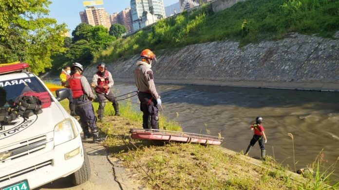 Hallaron cadáver de una mujer en el río Guaire a la altura de Bello Monte (Video sensible)