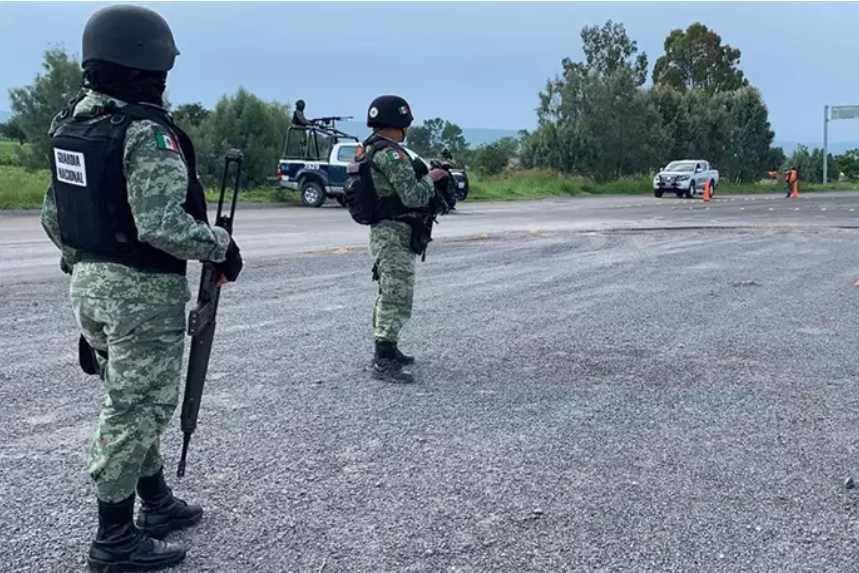 Hallaron cinco cuerpos decapitados en una carretera en el centro de México