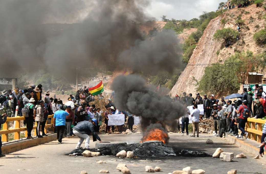 Manifestantes bloquearon vías en Bolivia ante el probable arresto de Evo Morales