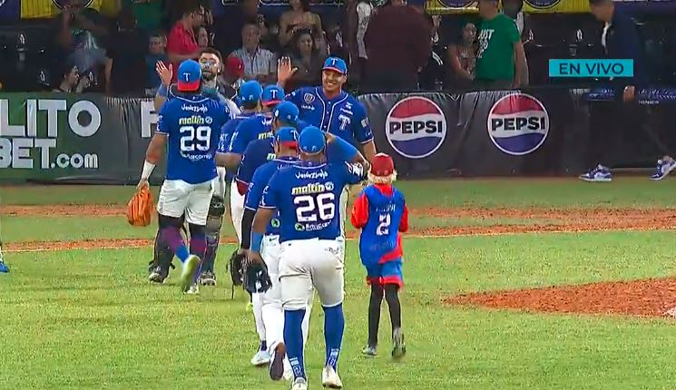 Tiburones asaltó el liderato de la Lvbp tras vencer a Cardenales la noche del #24Oct