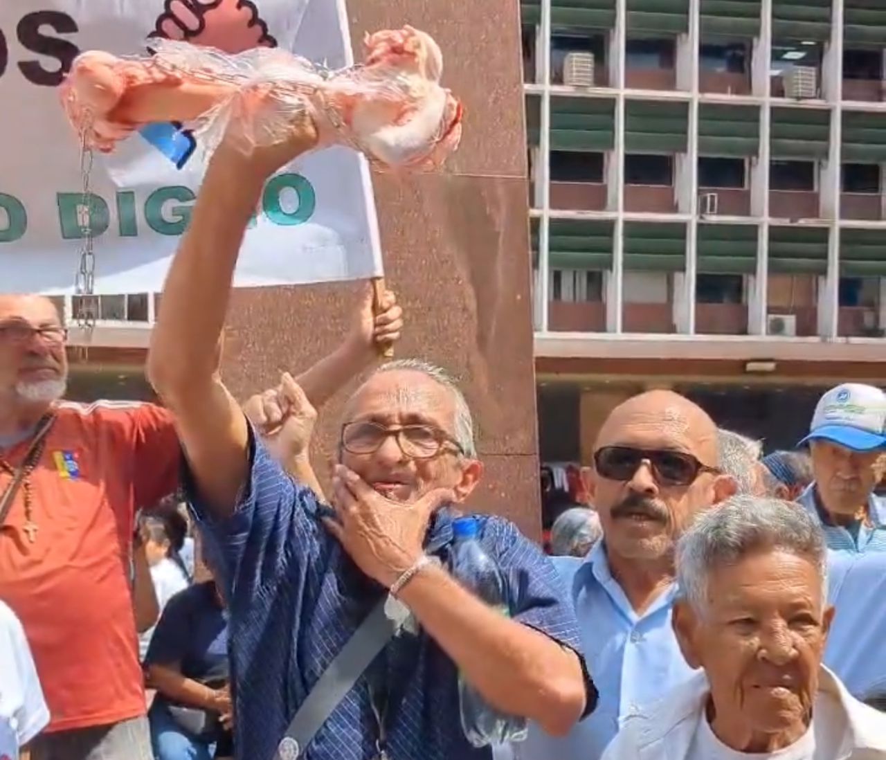 Trabajadores protestan por bajos montos de salarios y aguinaldos este #16Oct