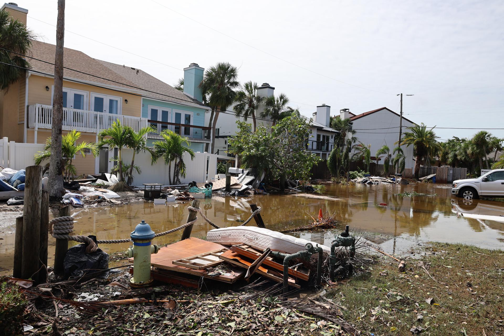 Científicos afirmaron que la crisis climática potenció lluvias y vientos destructivos de Milton