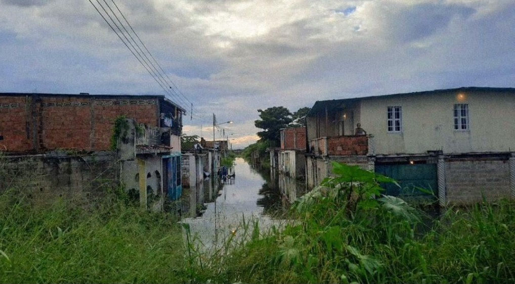 “Nos sentimos abandonados”: Inundación en Aguacatal II sin solución tras días de espera