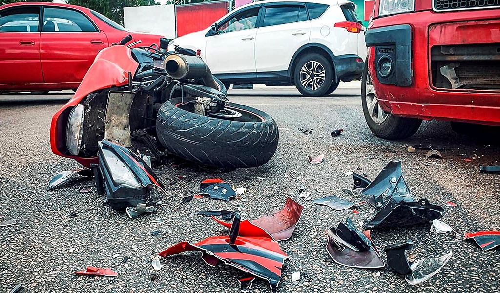 Enfermera fue arrollada por una gandola de combustible tras caer de moto en Anzoátegui