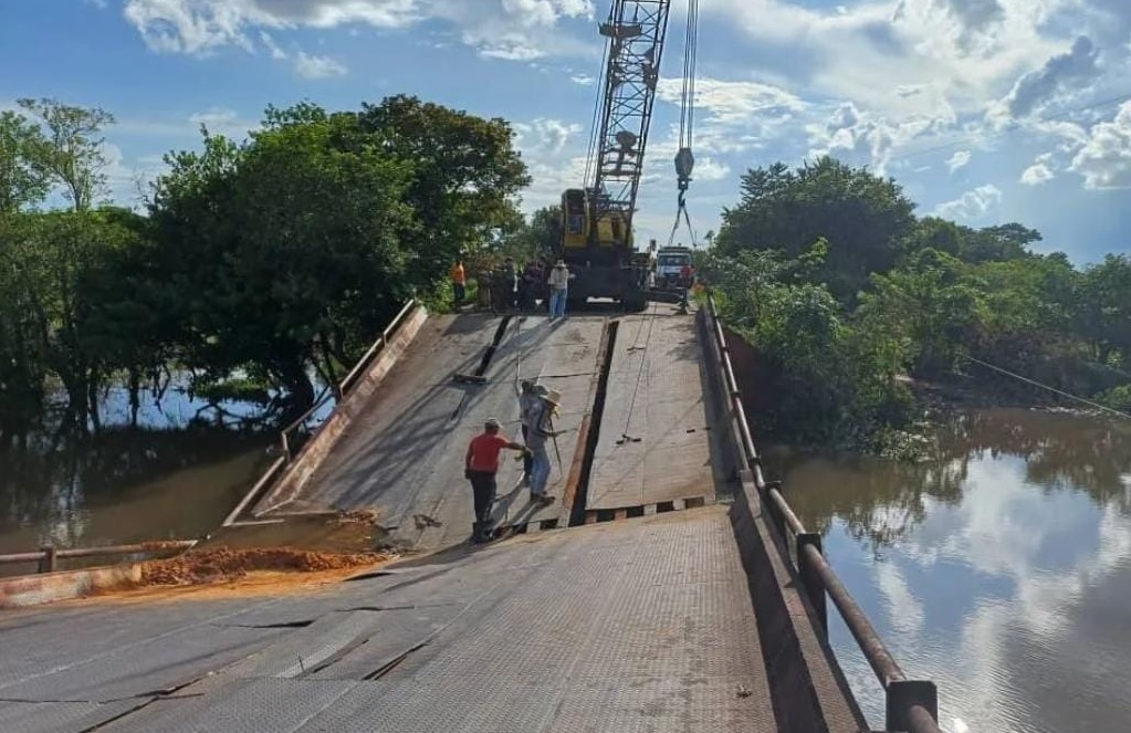 Inician trabajos de levantamiento del puente Maporal en Apure