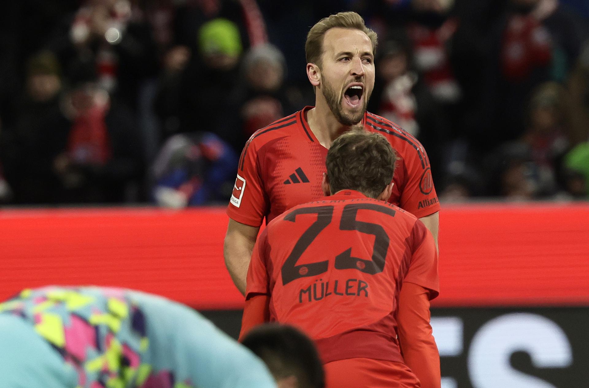 Bayern Múnich reforzó su liderato tras vencer al Ausgburgo con hat-trick de Harry Kane