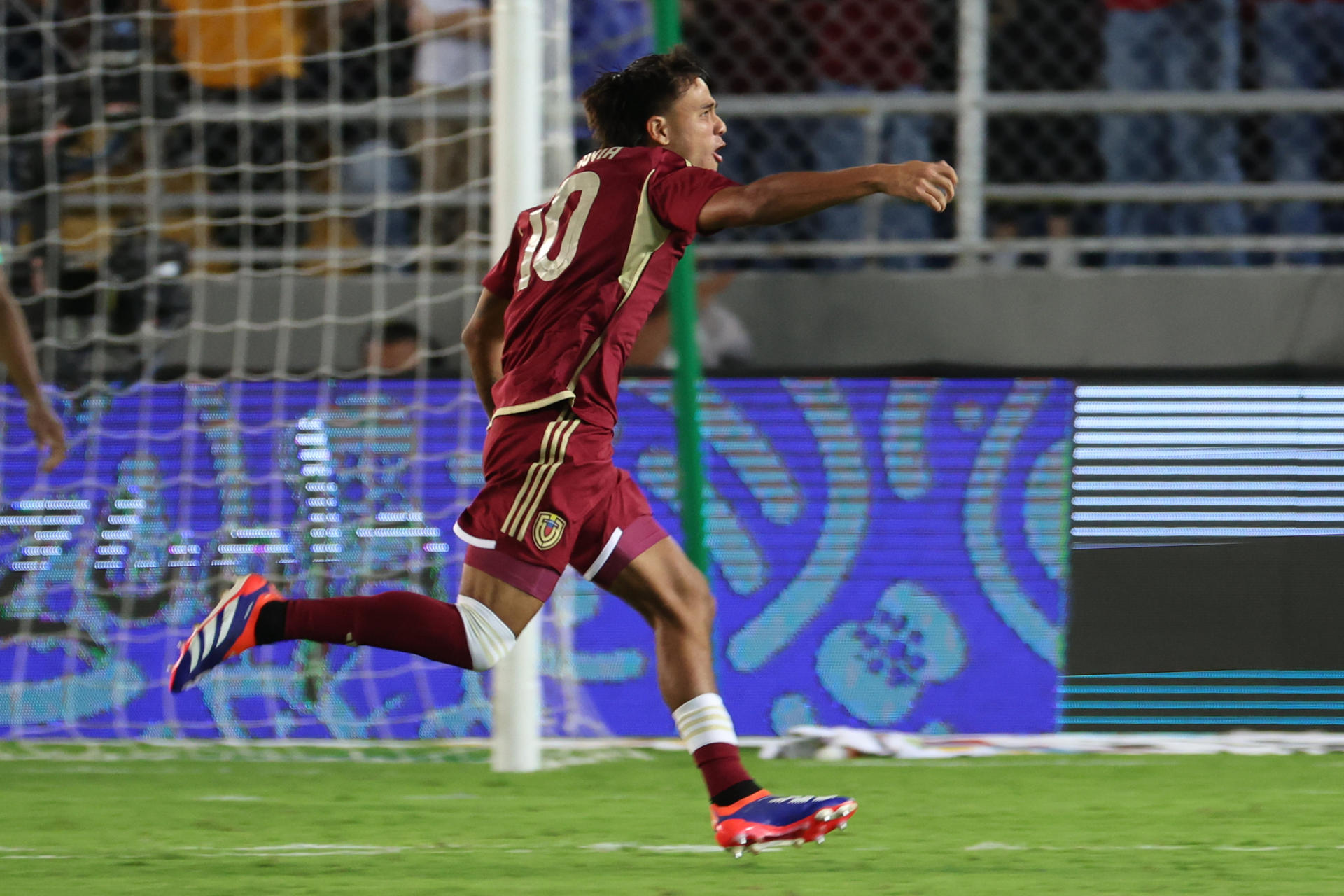 El espectacular GOLAZO de Telasco Segovia que ilusionó a la Vinotinto ante Brasil (VIDEO)