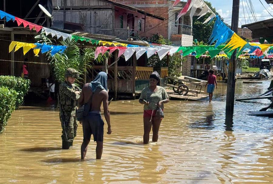 Régimen chavista quiere conciliar con Gustavo Petro enviando ayuda por inundaciones en Colombia