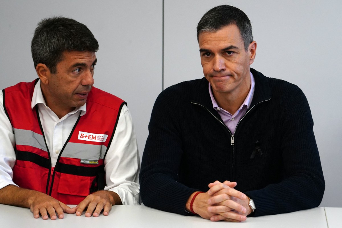 Pedro Sánchez se victimizó después de que le mancharan su traje en Valencia