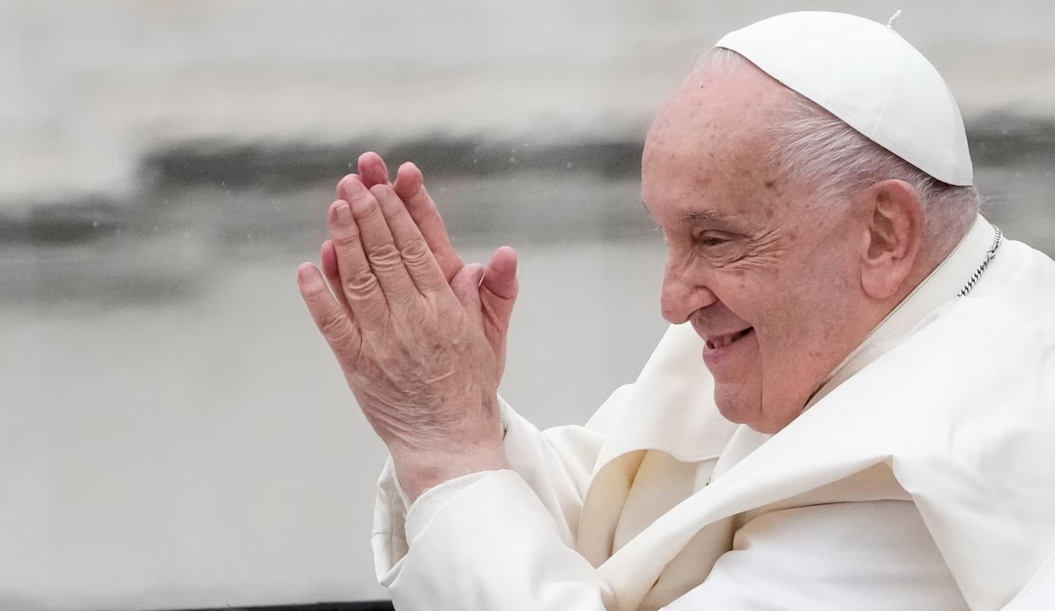 El papa Francisco simplificó sus futuros ritos funerarios y pidió un ataúd de madera sencillo