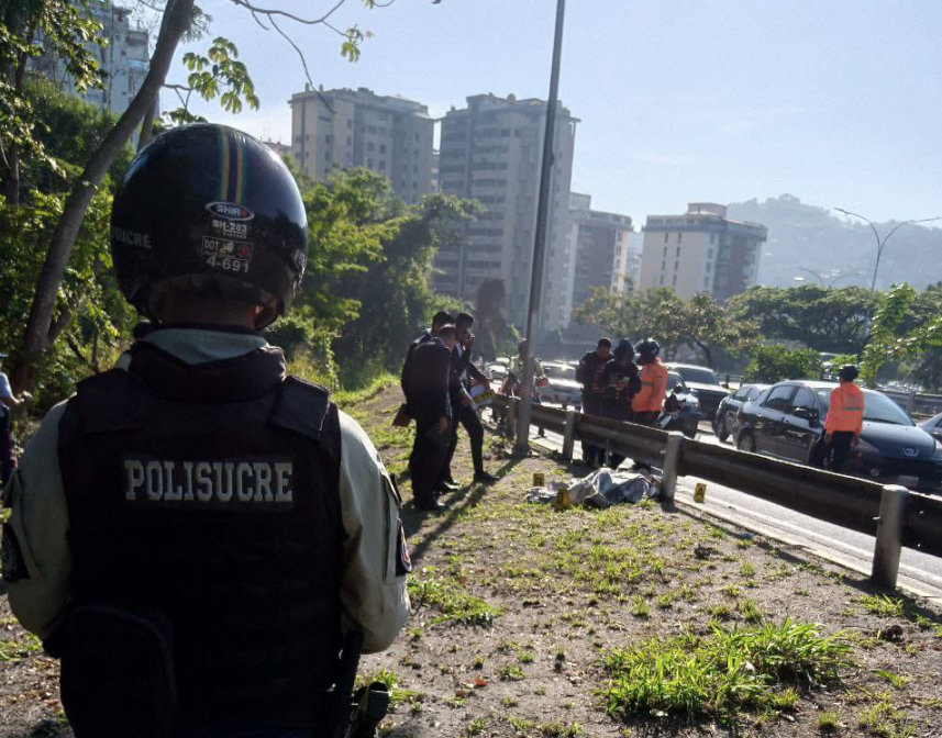 Hallaron el cadáver de una joven acribillada al costado de la Cota Mil