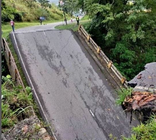 Colapsó el puente que comunica a Guanare con Biscucuy en Portuguesa tras fuertes lluvias (Fotos + Video)