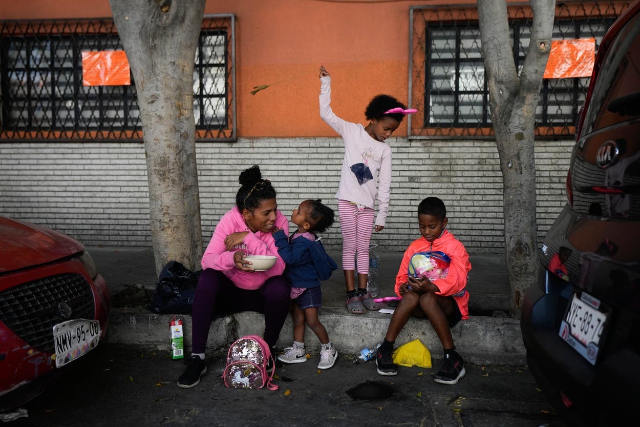 “EEUU debe tener conciencia”: Venezolanos figuran en el centro del debate migratorio