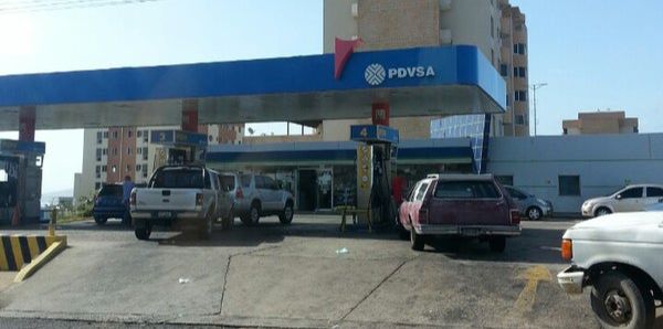 Apuntan que “nerviosismo” de la gente produce largas colas de gasolina en Ciudad Guayana