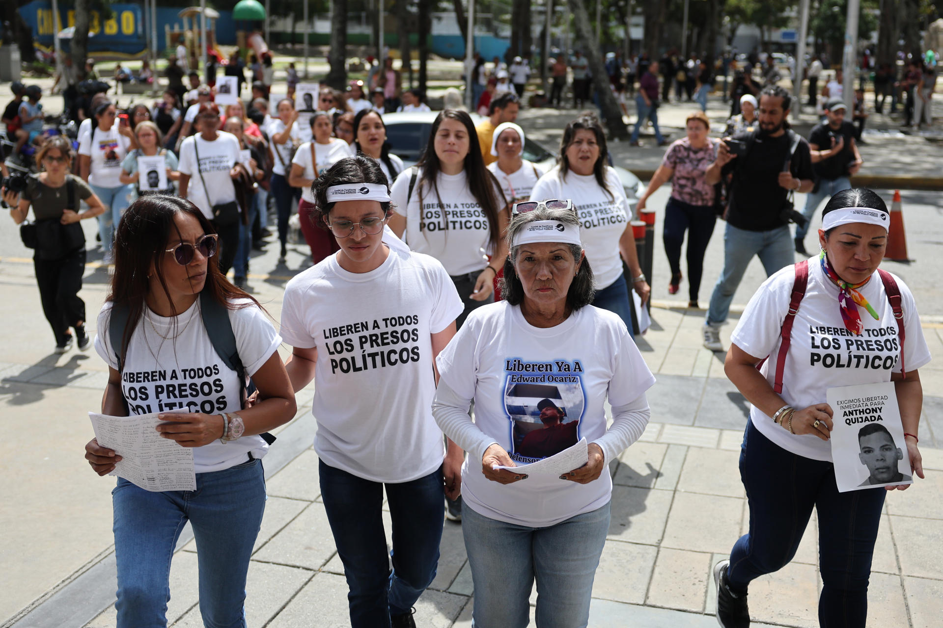 Familiares de presos políticos pidieron a Tarek Willam Saab publicar lista de personas excarceladas