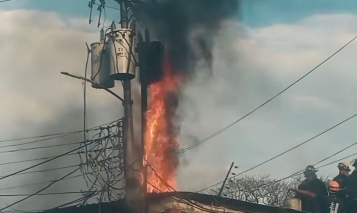 Explotó otra vez un transformador en el centro de San Juan de los Morros (VIDEO)