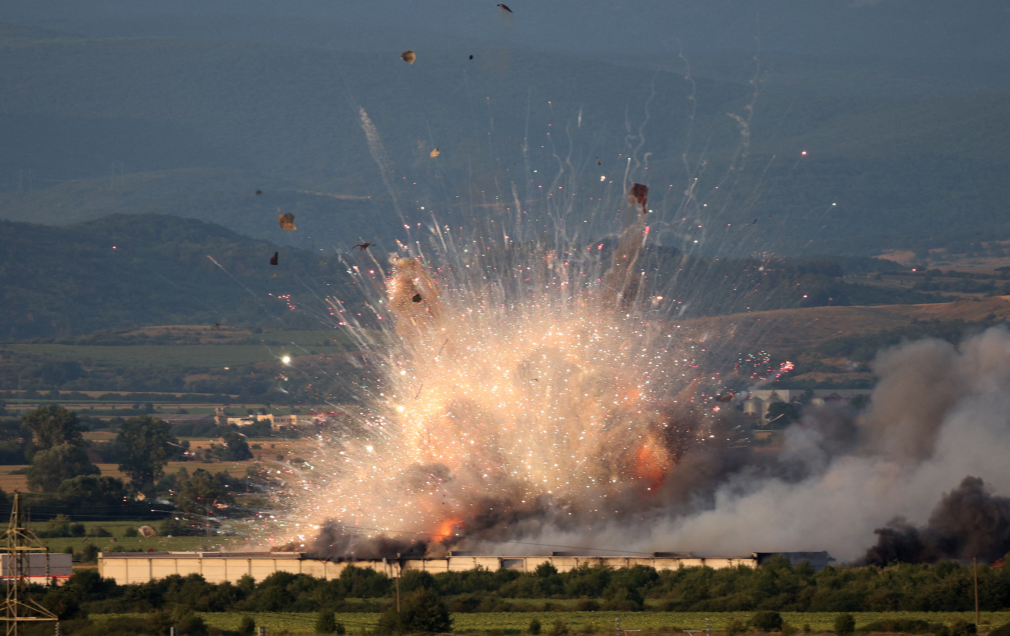 Al menos tres muertos por explosión en una fábrica clandestina de fuegos artificiales en Italia