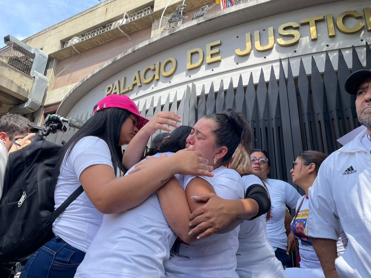 Madres claman por la libertad de sus hijos detenidos arbitrariamente en Venezuela (Video)