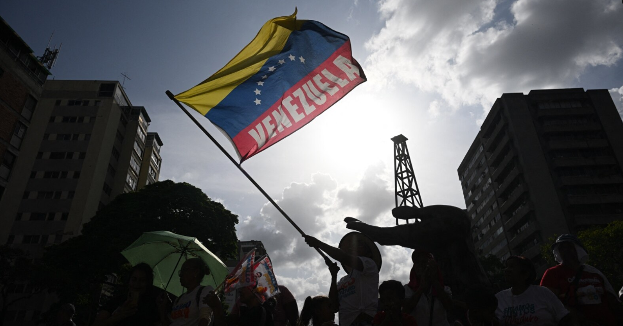 ¿Qué opinan los colombianos sobre actitud del gobierno de Petro frente a elecciones venezolanas?