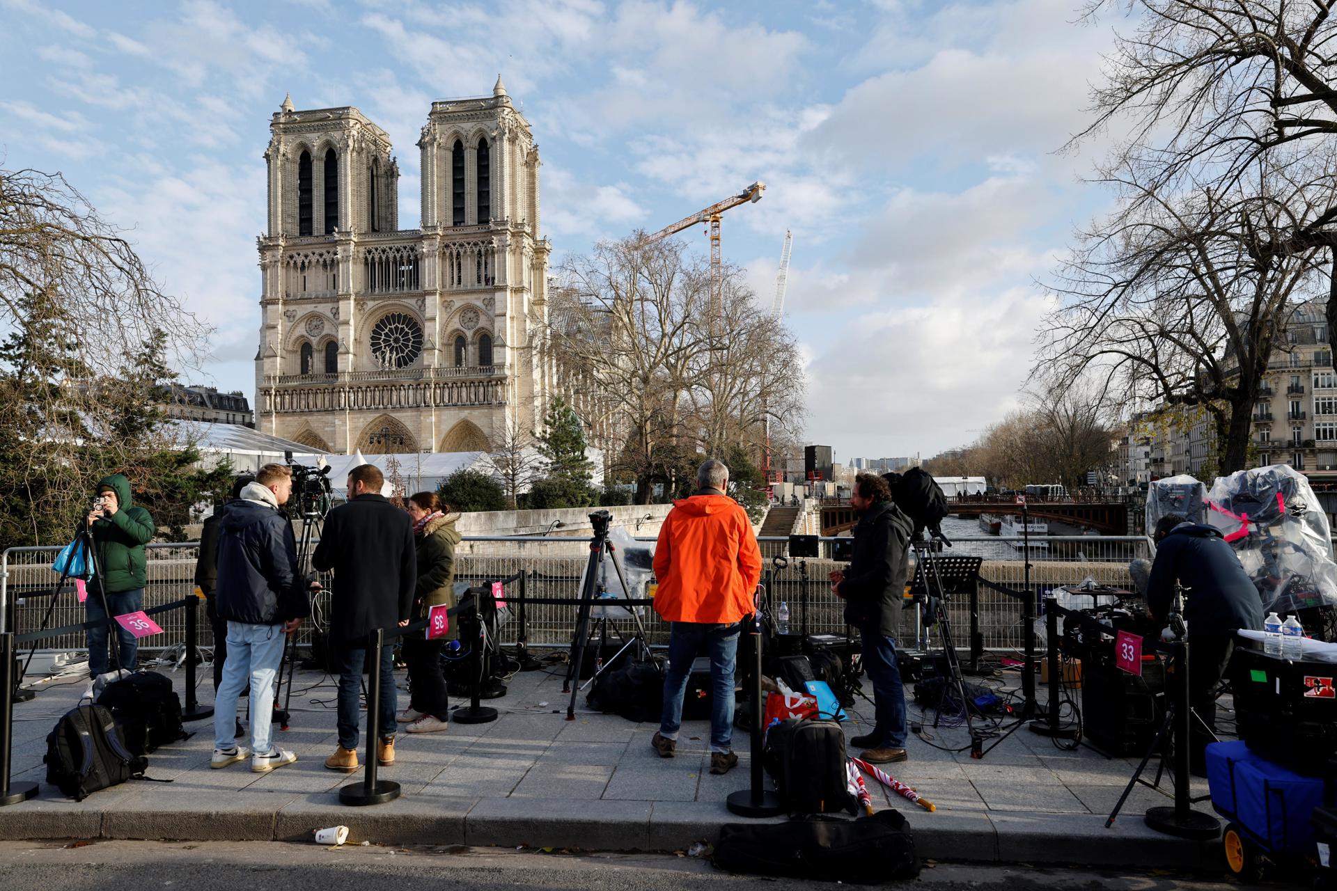 Expectación en el centro de París por la reapertura de la catedral de Notre Dame