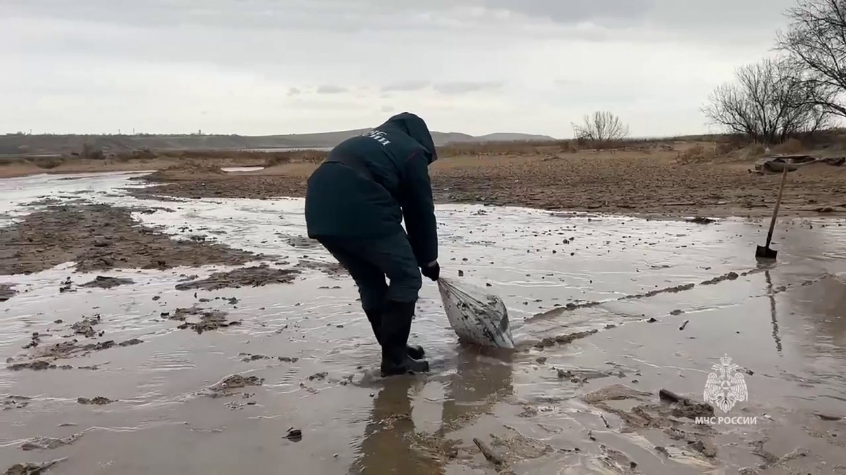 Derrame de petróleo en el Mar Negro contaminó casi 50 kilómetros de playas