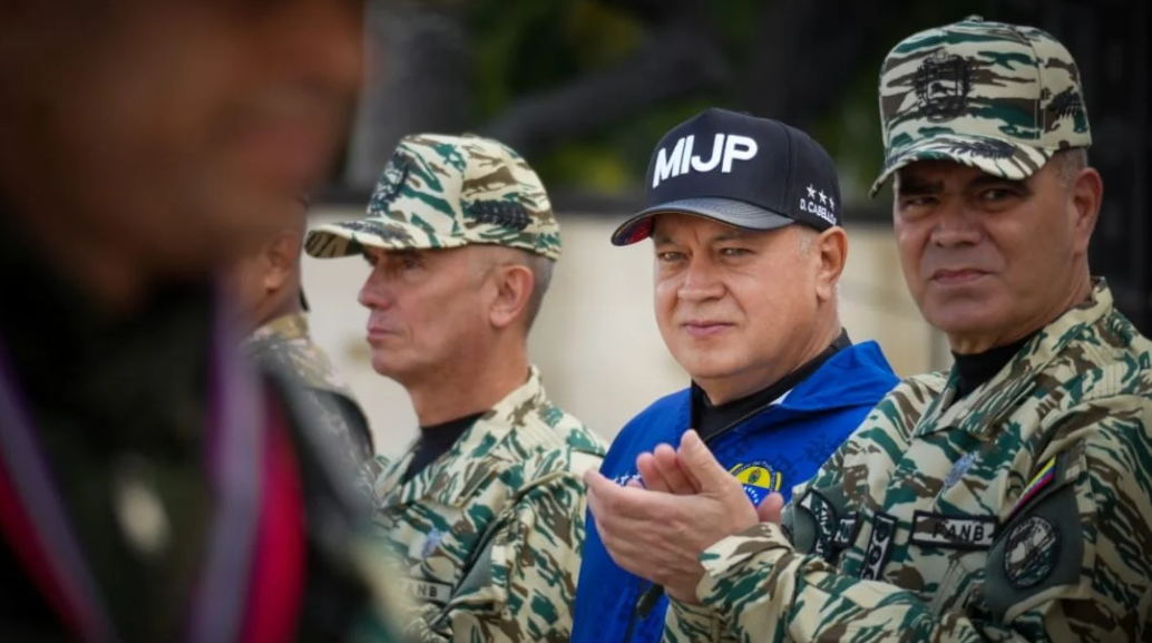 Diosdado Cabello pidió a militares responder de forma “contundente” a quienes busquen “tomar el poder”