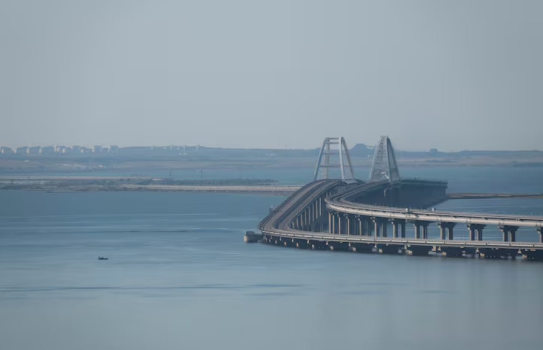 Putin ordenó sanear secuelas del vertido de crudo en el mar Negro