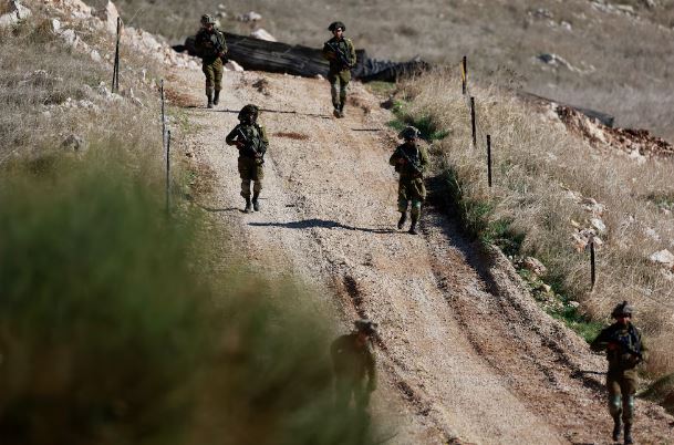 Israel desplegó tropas en los Altos del Golán y opera en Siria para crear una zona de seguridad limitada y temporal