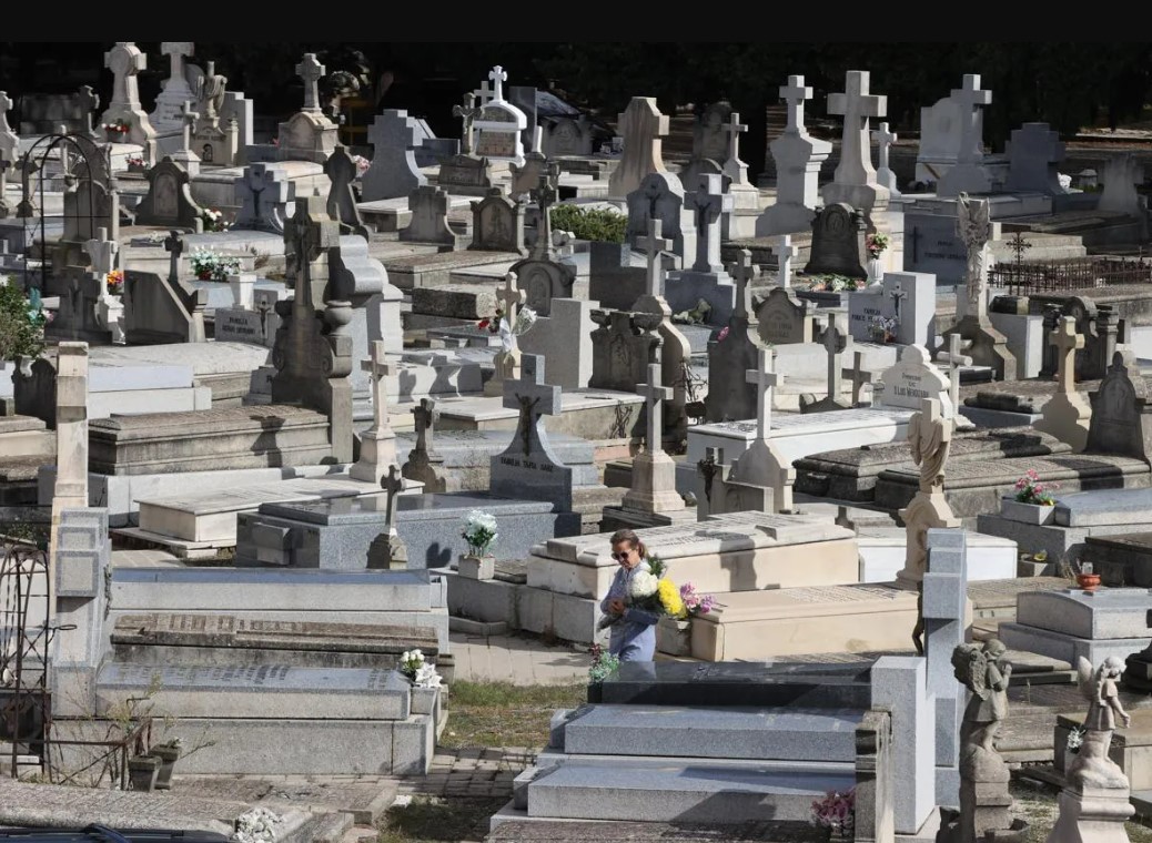 Insólito robo en un cementerio de Asturias: desentierra a su madre fallecida y se la lleva a casa