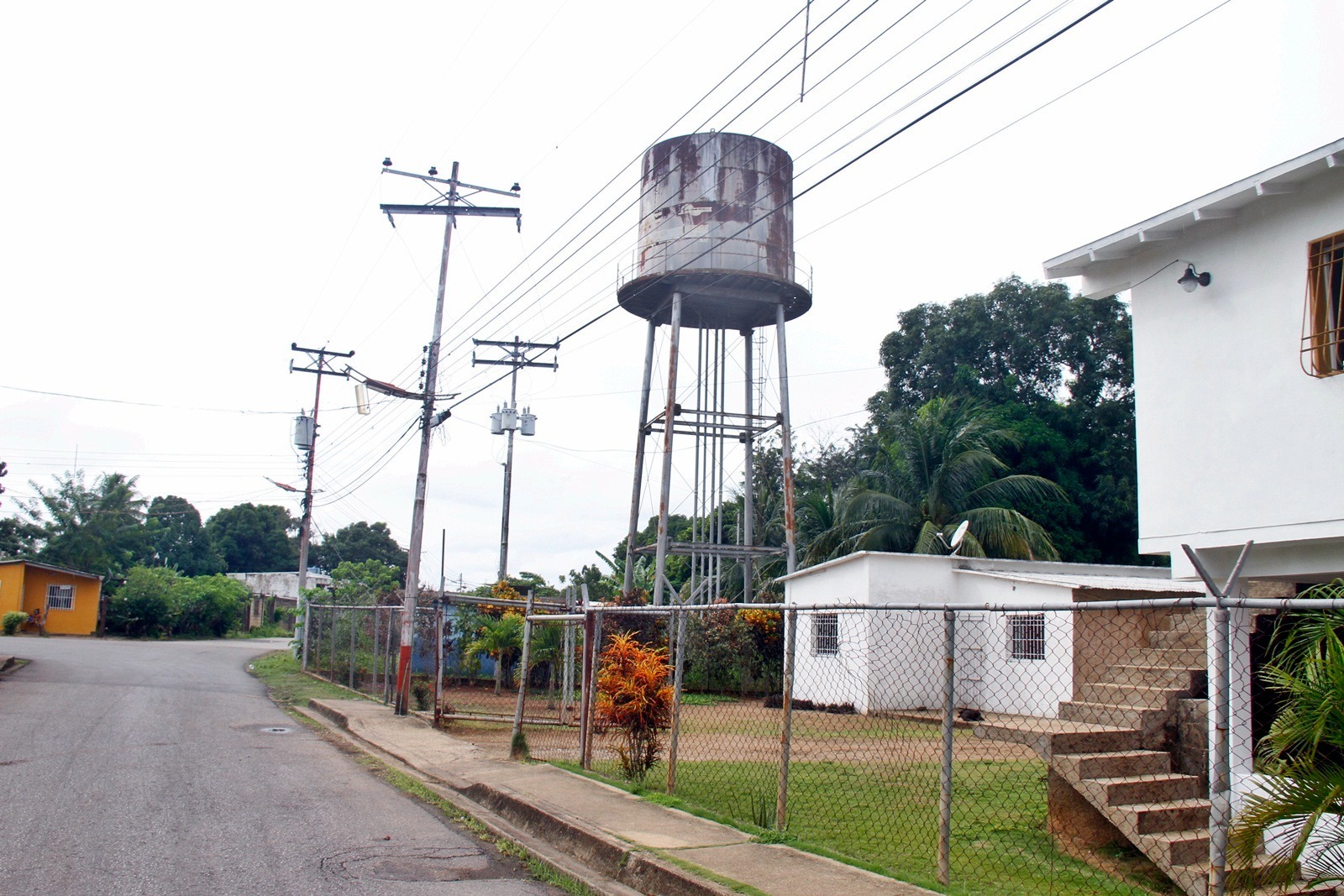 En sector El Zorro de Maturín tienen más de 15 días secos y el chavismo ni pendiente