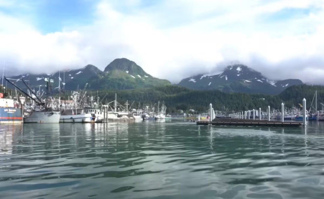 Naufragio de un barco pesquero en Alaska dejó cinco personas desaparecidas en medio de fuertes nevadas