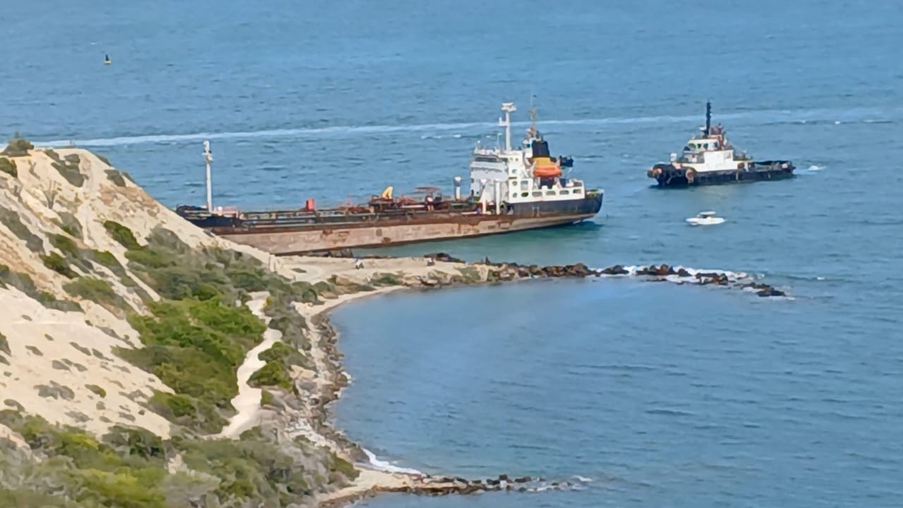 Buque petrolero a la deriva encalló en El Morro en Anzoátegui