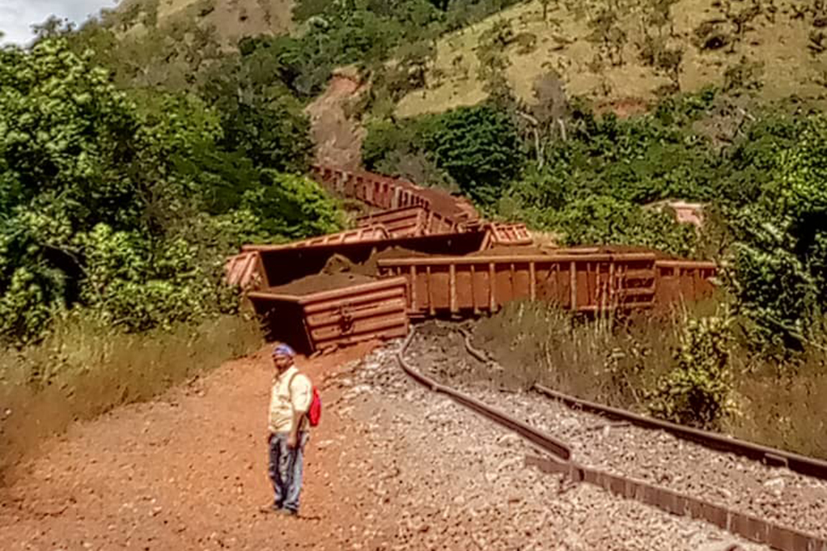 Images capture the derailment of a Venezuela’s iron conglomerate ‘Ferrominera del Orinoco’ train in Bolívar State