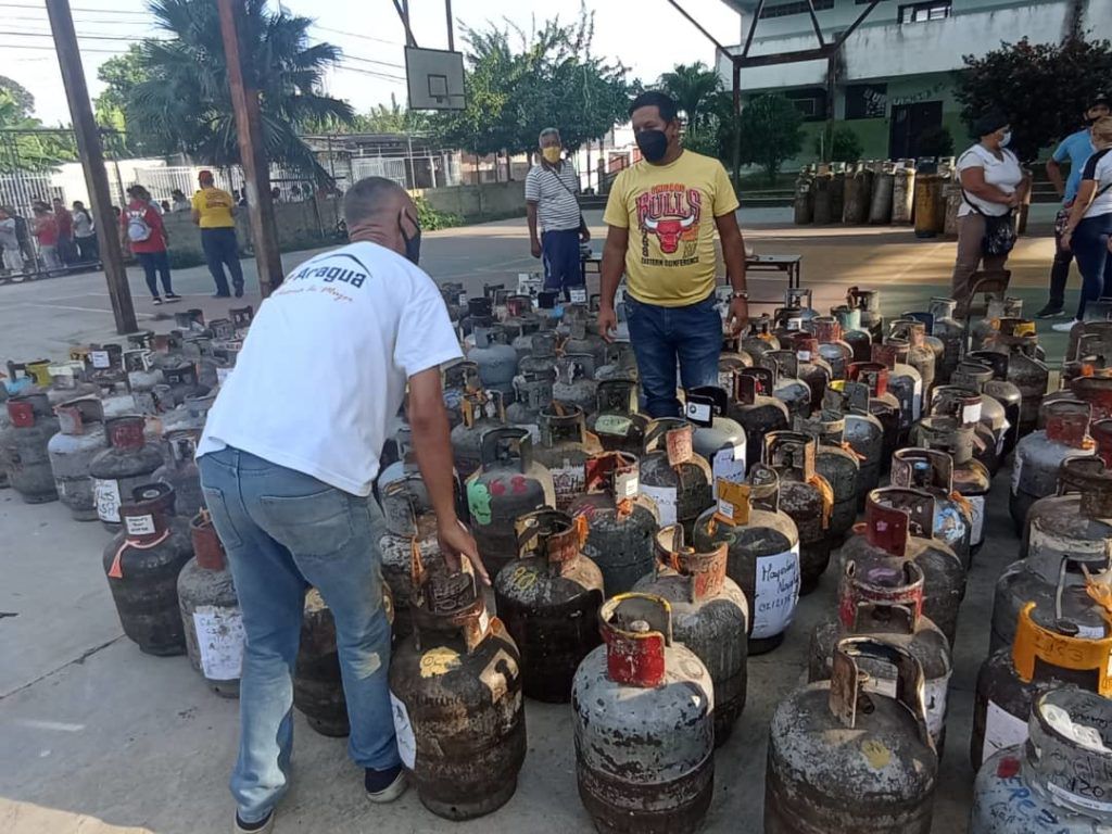 En “pico e’ zamuro” platillos navideños tras escasez de gas en Aragua