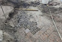 Descubrimiento macabro: Arqueólogos encuentran un piso medieval hecho de huesos