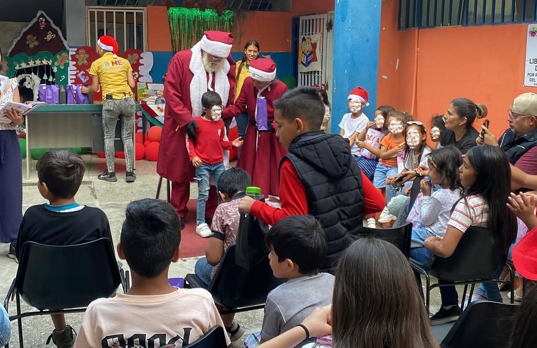 Niños merideños de comunidades vulnerables reciben alegría en navidad