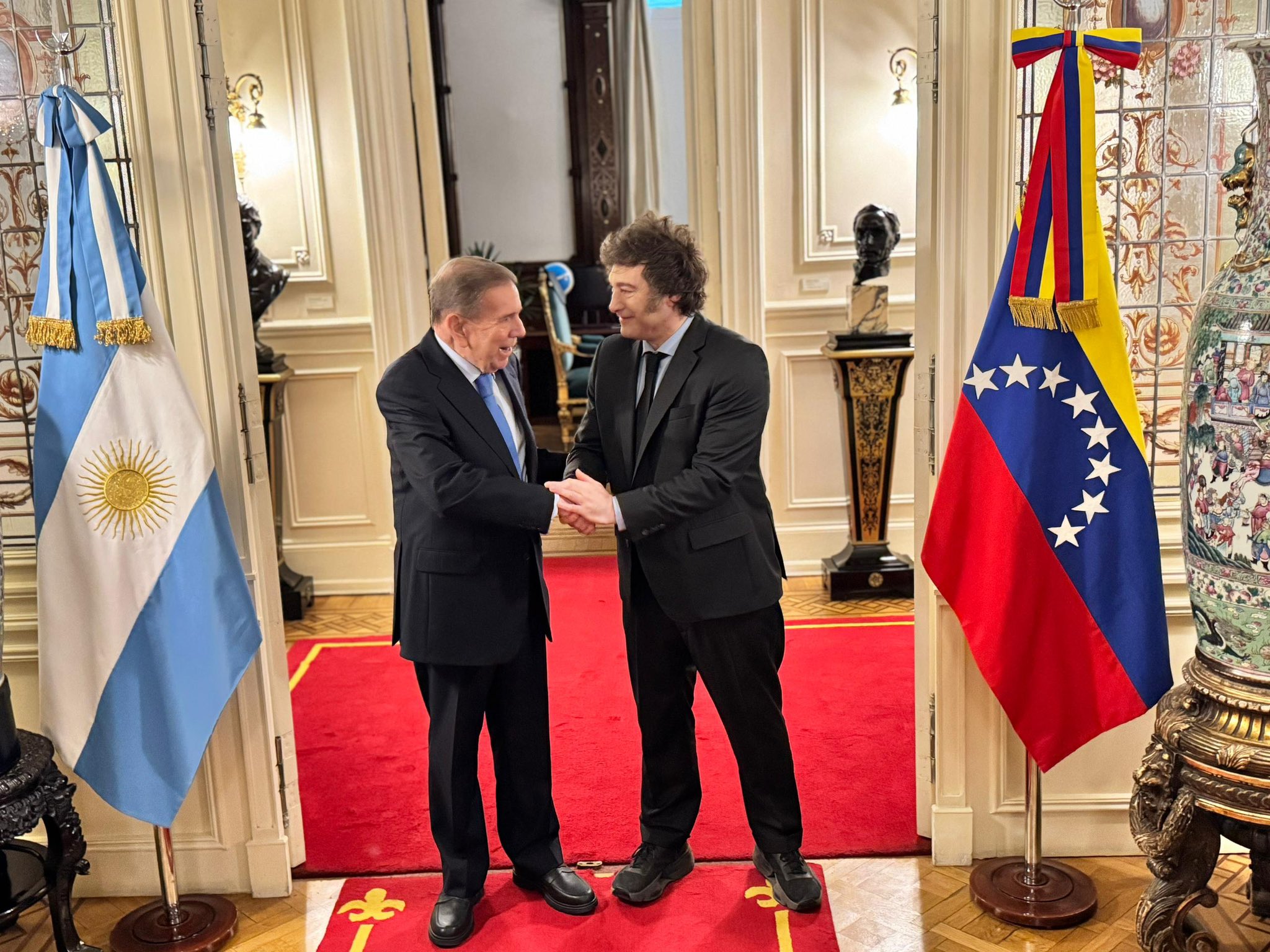 “Argentina es la casa de los venezolanos”, Javier Milei recibió a Edmundo González en la Casa Rosada (VIDEO)