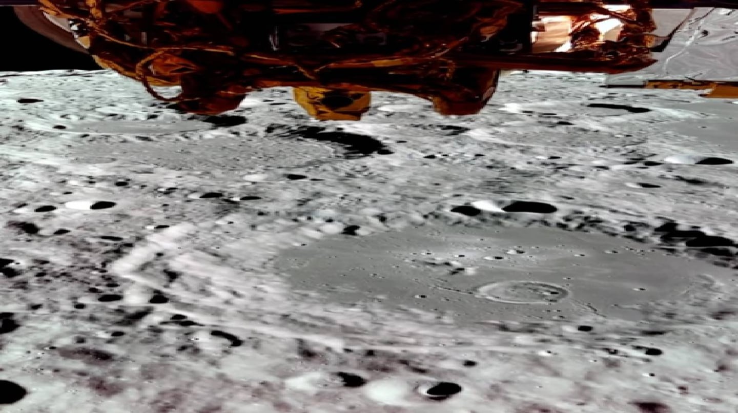 Moon’s Spectacular Overflow: Discovering an Astonishing Lunar Phenomenon Near the Surface